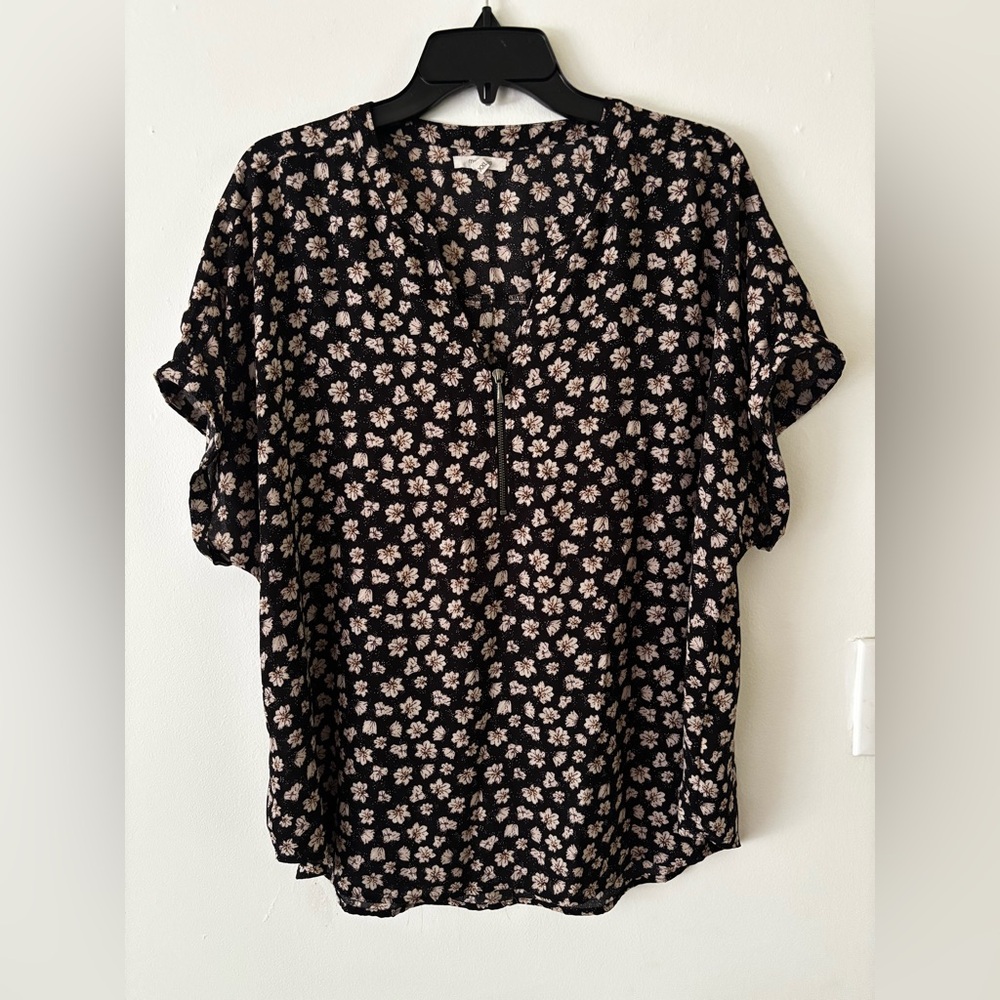 Maurices black and cream floral zip up short sleeve blouse xxl